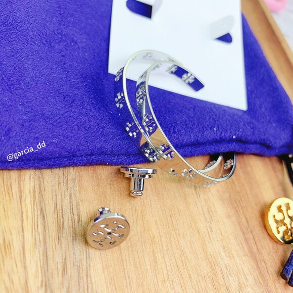 Tory Burch Eleanor Small Hoop Earrings - Silver with Dust Bag - Picture 6 of 7